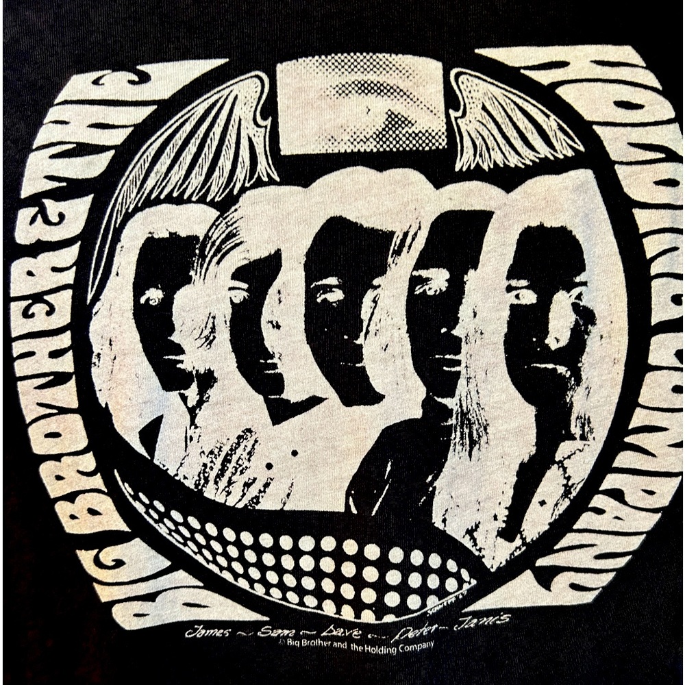 Big brother and the holding company band T-shirt. Hard to fine.🎸🤳